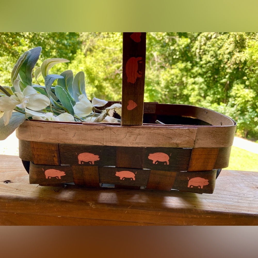 🐷Weaved Basket with Pig & Heart Design🐷
